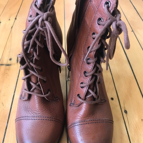 Clark’s Lace-up Booties - Picture 4 of 6